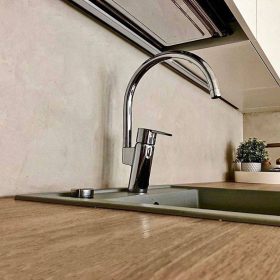 Rivedil Marmorino kalkkilaasti keittiön välitilassa