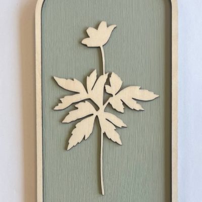 Koivuvanerinen kukkataulu valkovuokko