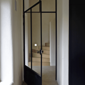 Tierrafino White Base valkoinen luonnonmukainen savilaasti pohjustukseen tai pintaan.